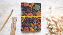 Carnet d'écriture fait main format A5 couverture en liège motif floral
