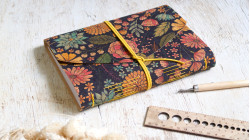 Grand journal d'écriture A5 en liège motif floral - 224 pages - Fait main | L'atelier Reliure