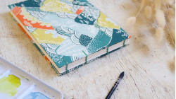 Carnet d’aquarelle découverte 5 papiers - Couverture papier japonais montagnes rivières | L’atelier Reliure