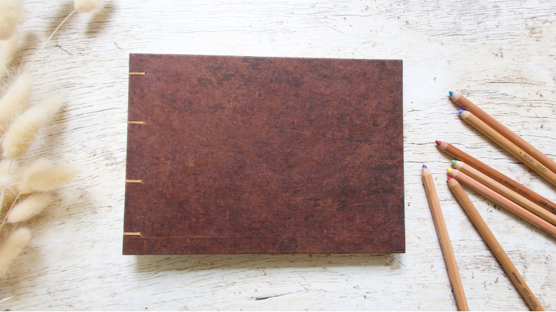 Carnet de croquis A5 fait main — Reliure copte, papier lokta | L'Atelier Reliure