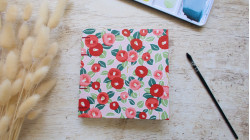 Carnet aquarelle carré 15x15 Arches couverture papier japonais camélias rose rouge