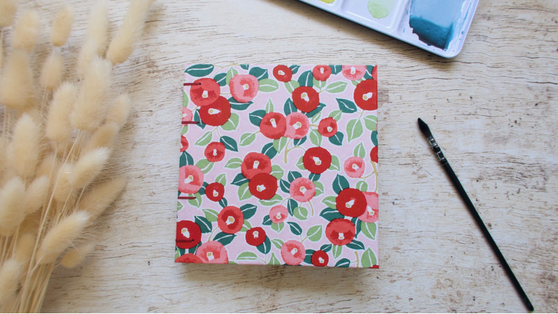 Carnet aquarelle carré 15x15 Arches couverture papier japonais camélias rose rouge