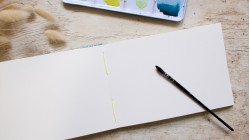 Carnet d'aquarelle A5 paysage - Papier Canson - Japonais Feuilles baies fruits jaune  | L'atelier Reliure