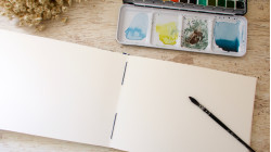 Carnet d’aquarelle A5 paysage – Fabrianon Artistico grain fin - Papier japonais en couverture