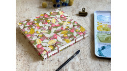 Carnet d’aquarelle carré fait main – Fabriano Artistico grain fin - Japonais feuilles colorées | L’atelier Reliure