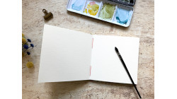 Carnet d’aquarelle carré fait main – Fabriano Artistico grain fin - Japonais feuilles colorées | L’atelier Reliure