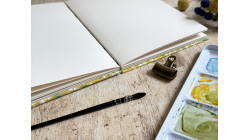 Carnet d'aquarelle A5 portrait - Papier Arches - Japonais Fleurs de cerisier sur jaune | L'atelier Reliure