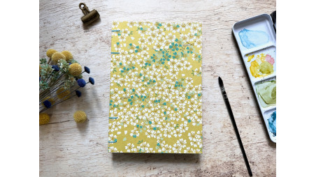 Carnet d'aquarelle A5 portrait papier Arches couverture papier aponais Fleurs de cerisier sur jaune