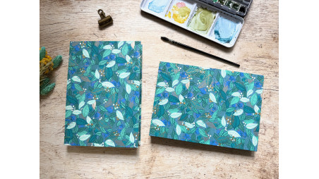 Carnet d’aquarelle A5 portrait ou paysage – Couverture en papier japonais bleu canard motif feuilles