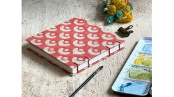 Carnet aquarelle artisanal carré – Arches grain satiné - Lokta rouge | L’atelier Reliure