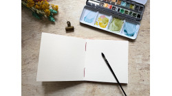 Carnet aquarelle artisanal carré – Arches grain satiné - Lokta rouge | L’atelier Reliure