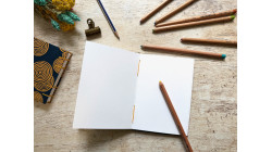 Carnet de croquis A6 fait main — Reliure copte, papier lokta | L'Atelier Reliure