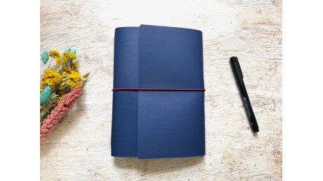 (Re) đ Le carnet rechargeable en cuir de pomme Bleu foncĂ© - format A5 portrait