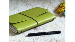 (Re) 🍎 Le carnet rechargeable en cuir de pomme - Vert pomme - format A5 portrait