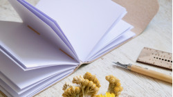 Carnet B6 liège personnalisable - Petit journal sur mesure vegan | L'atelier Reliure