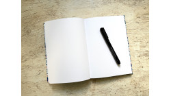 Carnet de notes A5 Fleurs de cerisier en papier japonais bleu – collection Yūwa – carnet artisanal fait main.