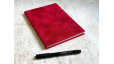Carnet de notes A5 Rouge cerise en simili velours – collection Yūwa – carnet artisanal pour l’écriture et les idées.