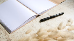 Grand journal d'écriture A5 en liège - 224 pages - Fait main | L’atelier Reliure