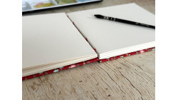 Carnet d’aquarelle artisanal avec reliure copte pour une ouverture parfaitement à plat