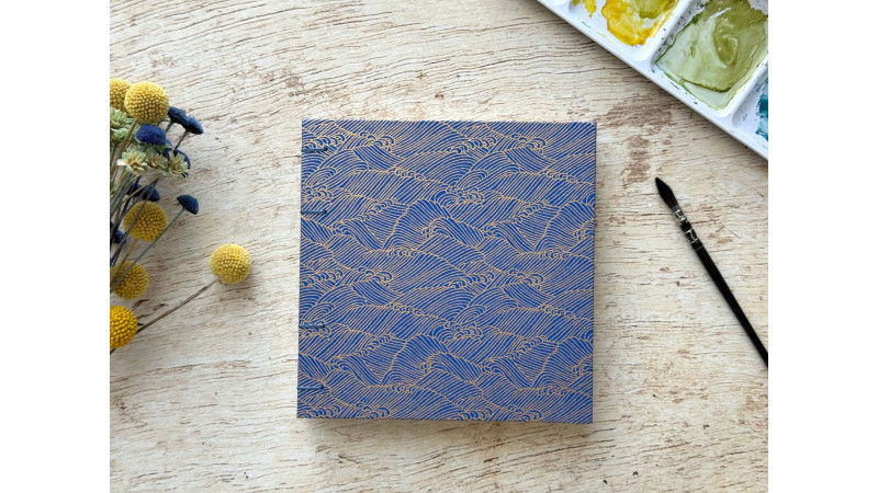Carnet aquarelle carré Découverte 5 papiers couverture en papier japonais bleu nuit