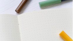 Bullet journal A5 personnalisable fait main — Carnet à points sur mesure | L'Atelier Reliure