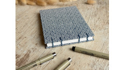 Carnet de croquis A6 fait main — Reliure copte, papier japonais | L'Atelier Reliure