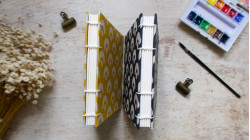 Carnet aquarelle carré 15x15 Fabriano Artistico ou Canson couverture en papier lokta jaune ou indigo