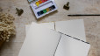 Carnet aquarelle carré 15x15 Fabriano Artistico ou Canson couverture en papier lokta jaune ou indigo